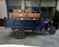 Xe ba gác chở hàng tại Bình Dương