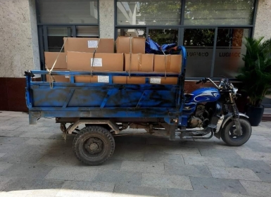Xe ba gác chở hàng tại Bình Dương